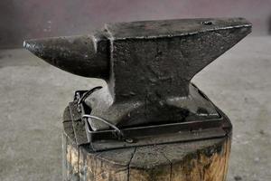 old blacksmith anvil close-up photo