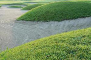 Fondo de arena de campo de golf, bunkers de obstáculos se utilizan para torneos de golf foto