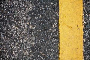 yellow line on the road photo