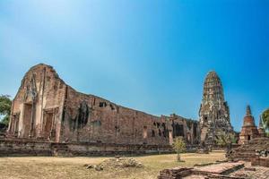 ruinas y antigüedades de tailandia en el parque histórico de ayutthaya turistas de todo el mundo decadencia de buda foto