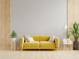 la sala de estar con paredes grises tiene un sofá amarillo y una decoración. foto