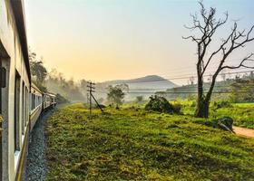 hermosa ruta natural paisaje ferroviario foto