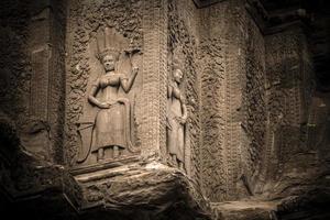 la decoración apsara en la esquina de angkor wat, seam reap, camboya. foto