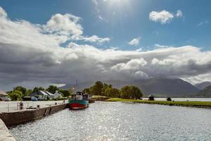 Corpach, Escocia, Reino Unido, 2011.Vista del canal Caledonian foto