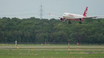 airberlin airbus a330 atterrissage video