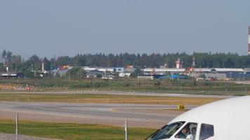 sukhoi superjet rossiya in rullaggio video