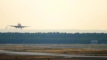 atterrissage d'un avion au ralenti video