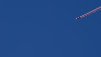 straalvliegtuig met zonsondergangpad video
