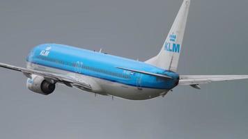 Boeing 737 KLM climbing video