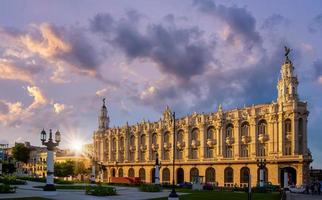 havana gran teatro gran teatro de la habana, sede del ballet nacional cubano ubicado frente al capitolio en el centro de la ciudad de la habana vieja havana vieja foto