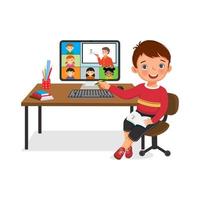 un niño lindo que se conecta con otros niños de la escuela a través de una teleconferencia o una clase virtual en línea en la computadora. estudiar desde el concepto de hogar para estudiantes que usan videoconferencia en la educación en el hogar. vector