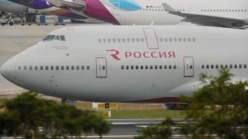 boeing 747 rossiya, vista lateral video