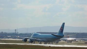 Boeing 747 prend de la vitesse video