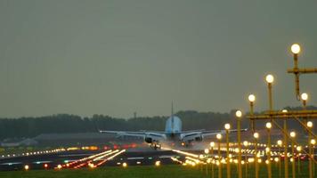 klm cityhopper embraer 175 landing video