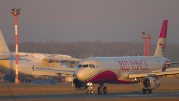 Airplane Red Wings taxiing video