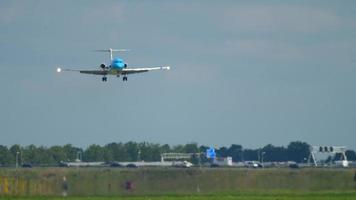 KLM Cityhopper Fokker 70 landing video