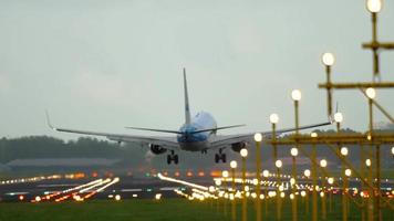 KLM Boeing 737 landing video