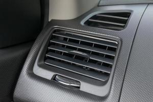 aire acondicionado en coche compacto foto