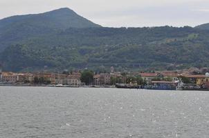 vista del lago iseo foto