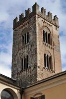 el carrugio di toirano, calles estrechas en el casco antiguo foto