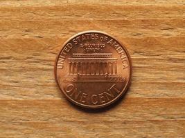 1 cent coin, reverse side showing Lincoln memorial, currency of photo