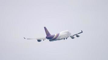 vertrek jumbo jet thai Airways video