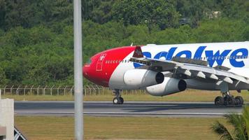 Flugzeug rollt nach der Landung video