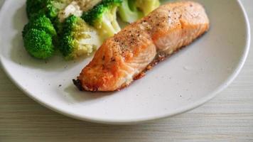 grilled salmon fillet steak with broccoli - healthy food style video