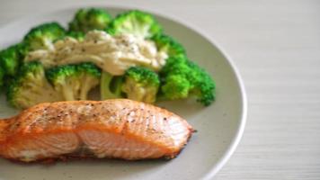 grilled salmon fillet steak with broccoli - healthy food style video