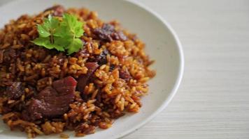 nasi goreng - riso fritto con carne di maiale in stile indonesiano - stile cibo asiatico video