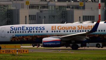 Airplane SunExpress taxiing video