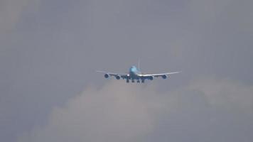 jumbojet die afdaalt naar het land video