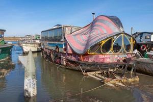 Brighton, East Sussex, Reino Unido, 2015. Extraño barco en Shoreham-by-sea foto