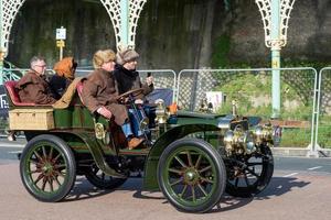 Brighton, East Sussex, Reino Unido, 2015. El coche acaba de terminar Londres para Brighton Veteran Car Run foto