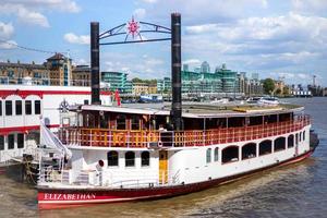 Londres, Reino Unido, 2014. El isabelino amarrado en el río Támesis. foto