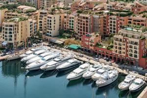 monte carlo, monaco, 2006. un surtido de barcos y yates en un puerto deportivo foto