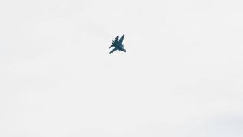 sukhoi su-34 vleugelverdediger tijdens de demonstratievlucht video