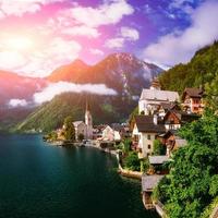 imagen del famoso pueblo alpino hallstatt foto