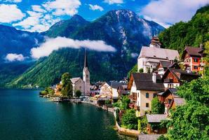 imagen del famoso pueblo alpino hallstatt foto