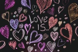 amor corazones sobre fondo de textura de madera. concepto de tarjeta de San Valentín. corazón para el fondo del día de san valentín. foto