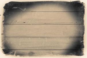 textura de fondo de madera blanca vintage con nudos y agujeros de clavos. antigua pared de madera pintada. fondo abstracto marrón. tableros horizontales oscuros de madera vintage. vista frontal con espacio de copia foto