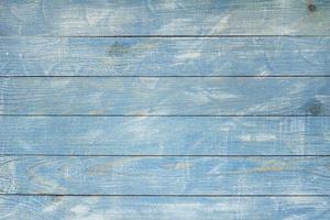 textura de fondo de madera azul vintage con nudos y agujeros de clavos. antigua pared de madera pintada. fondo abstracto azul. tableros horizontales de madera vintage azul oscuro. foto
