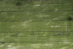 textura de fondo de madera verde vintage con nudos y agujeros de clavos. antigua pared de madera pintada. fondo abstracto marrón. tableros horizontales oscuros de madera vintage. vista frontal con espacio de copia