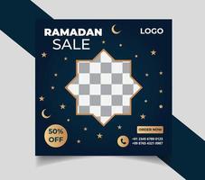 banner de venta de ramadán para publicación en redes sociales vector gratis