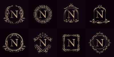 logotipo inicial n con adorno de lujo o marco de flores, colección de juegos. vector