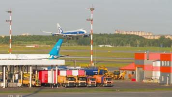 boeing 747 airbridgecarga llegada video