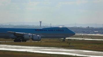 boeing 747 coreano air na taxiway video