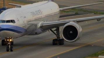 kina flygbolag boeing 777 taxiing video