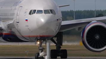 beelden boeing 777 aeroflot video