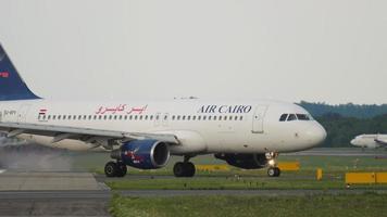 airbus a320 d'air cairo arrivent video